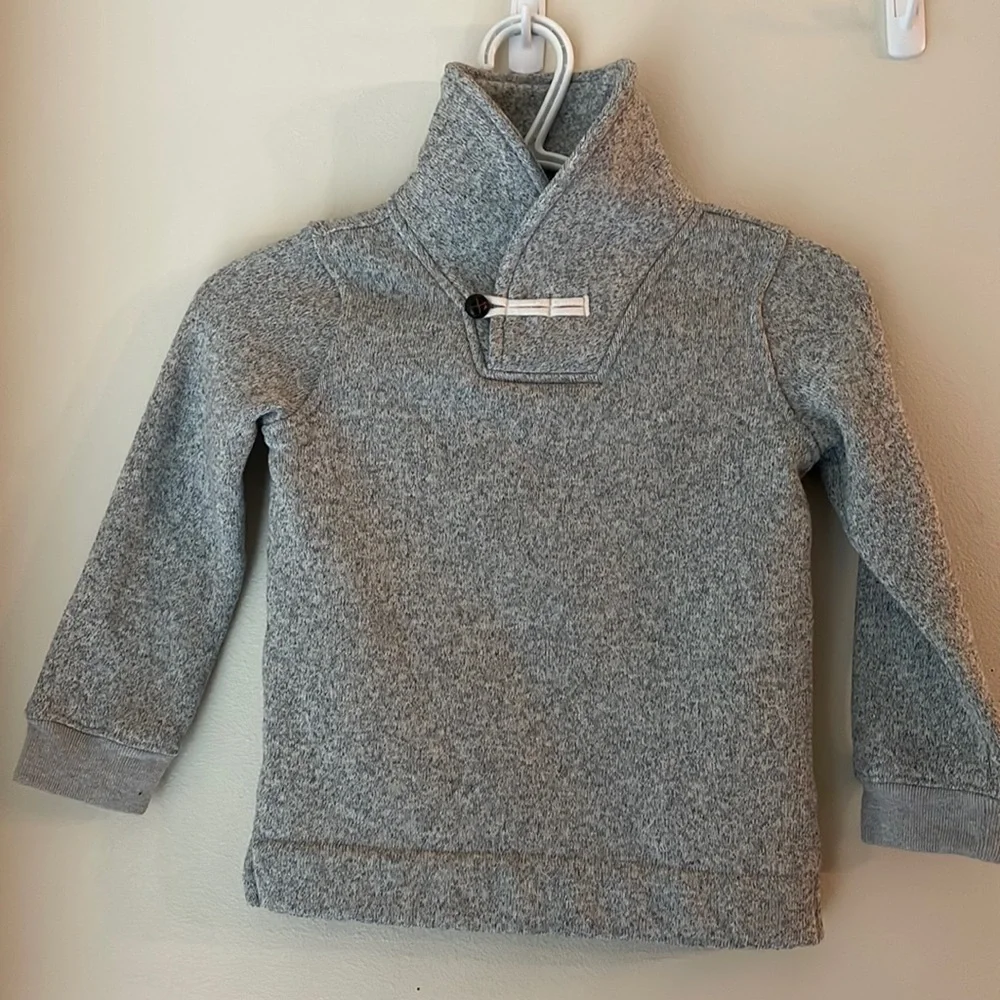 OSHKOSH B’Gosh Fleece Pullover Size 5